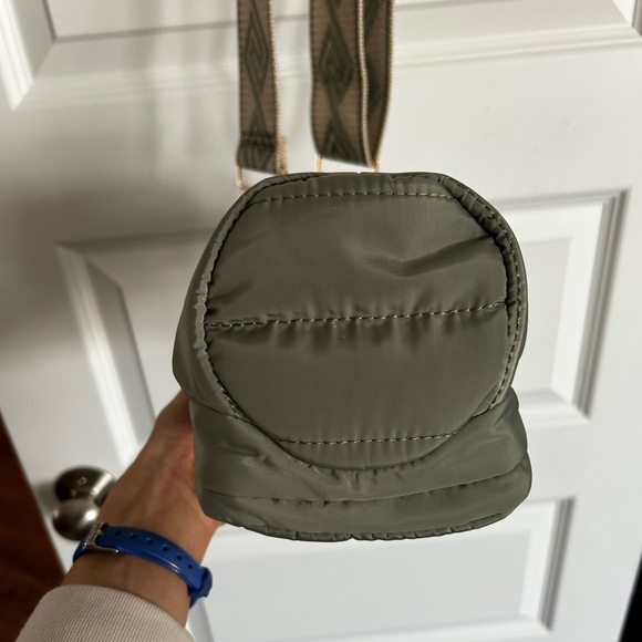 Wanderfull Quilted Sage Crossbody Convertible Hydrobag Waterbottle Purse NWT - Picture 14 of 16